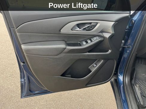 Used 2023 Chevrolet Traverse LT image 13