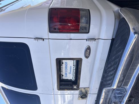 Used 2006 Ford E-250 and Econoline 250 E-250 image 3