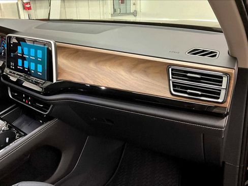 New 2026 Volkswagen Atlas SE image 28