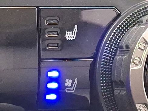 Used 2025 Toyota Tacoma Limited image 29