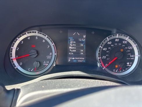 Used 2022 Toyota Highlander LE image 9