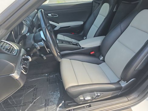 Used 2020 Porsche 718 Boxster RWD image 5