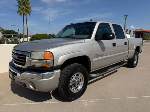 Used 2005 GMC Sierra 2500 SLT w/ Heavy-Duty Power Package image 3