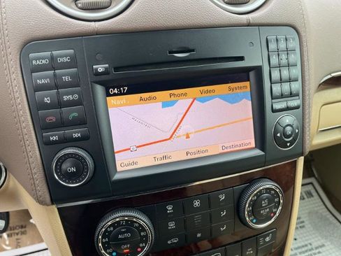 Used 2011 Mercedes-Benz GL 450 4MATIC image 32