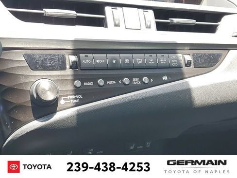 Used 2020 Lexus ES 300h w/ Premium Package FWD image 32