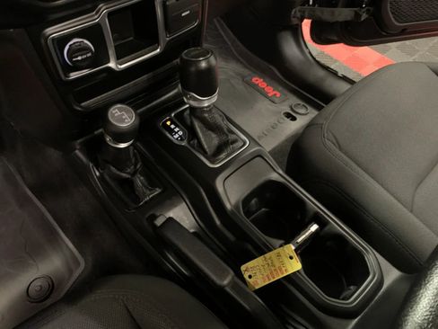 Used 2023 Jeep Gladiator Sport image 39