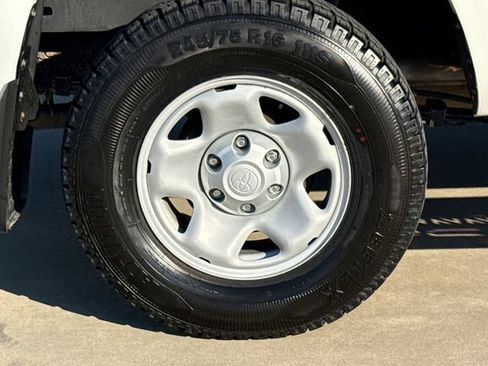 Used 2021 Toyota Tacoma SR AWD/4WD image 9