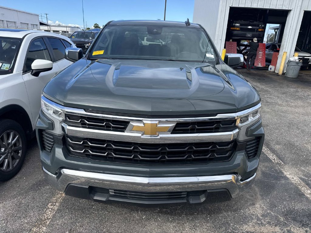 Used 2025 Chevrolet Silverado 1500 LT RWD image 4