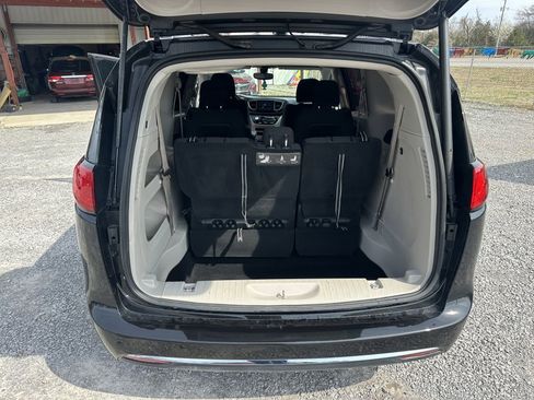 Used 2018 Chrysler Pacifica Touring Plus image 21