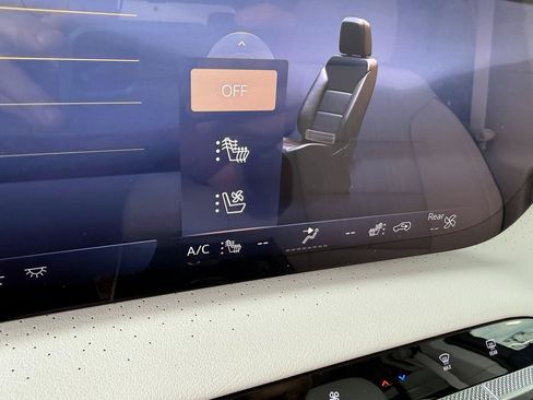 Used 2025 Buick Enclave Avenir w/ Super Cruise Package AWD/4WD image 21