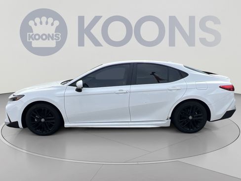 Used 2025 Toyota Camry SE w/ Convenience Package FWD image 2