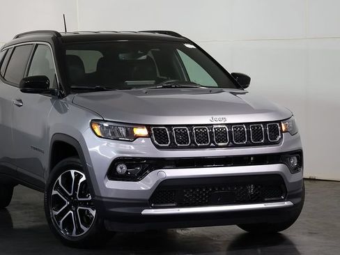 Used 2023 Jeep Compass Limited AWD/4WD image 6