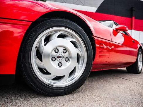 Used 1994 Chevrolet Corvette Coupe RWD image 25