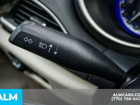 Used 2024 Chrysler Pacifica Touring-L FWD image 34