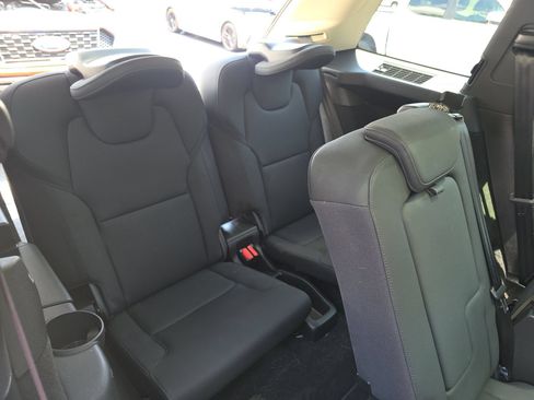 Used 2025 Volvo XC90 B5 Plus AWD/4WD image 31