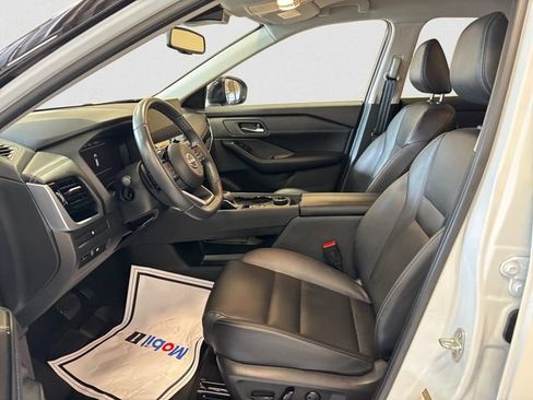 Used 2024 Nissan Rogue SL AWD/4WD image 10