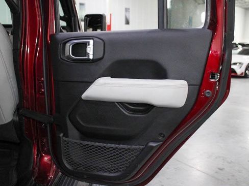 Used 2021 Jeep Gladiator Overland image 37