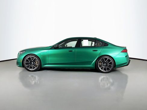 Used 2025 BMW M5 w/ Carbon Package image 4