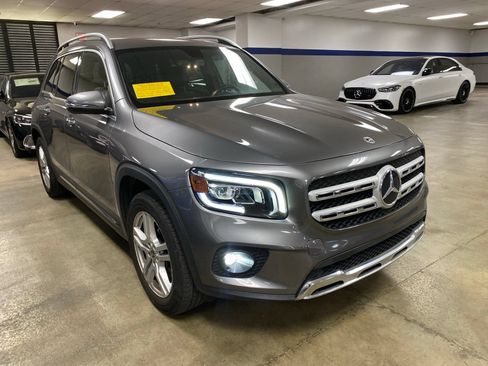 Used 2022 Mercedes-Benz GLB 250 image 2