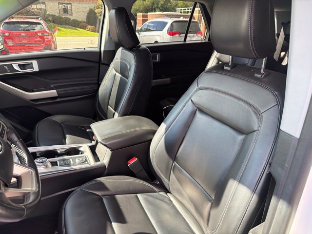 Used 2021 Ford Explorer XLT w/ Equipment Group 202A AWD/4WD image 18