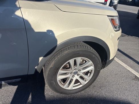 Used 2018 Ford Explorer XLT w/ Equipment Group 202A image 16