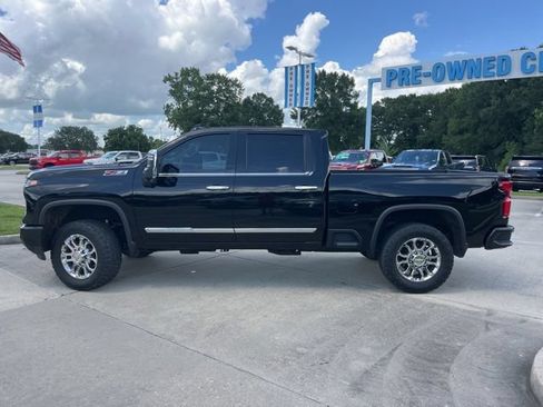 Used 2024 Chevrolet Silverado 2500 LTZ w/ LTZ Plus Package AWD/4WD image 4