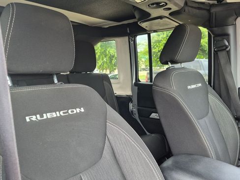 Used 2016 Jeep Wrangler Unlimited Rubicon w/ Connectivity Group AWD/4WD image 19