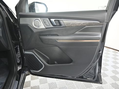 Used 2025 Buick Enclave Avenir w/ Super Cruise Package image 12