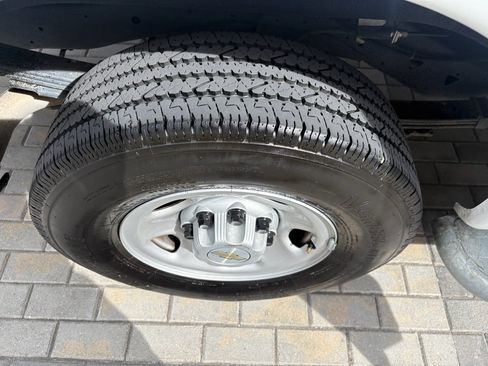 Used 2024 Chevrolet Express 2500 w/ Driver Convenience Package image 15