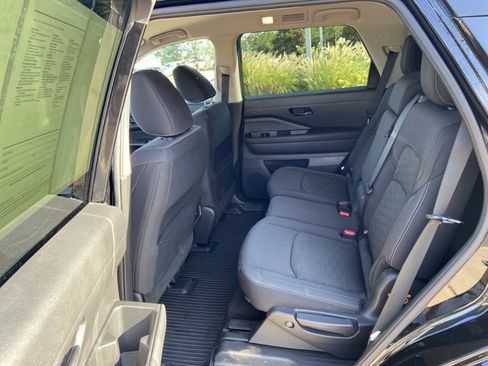 Used 2024 Nissan Pathfinder SV FWD image 35