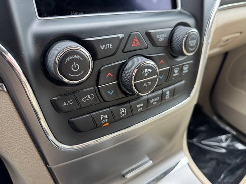Used 2018 Jeep Grand Cherokee Limited w/ Luxury Group II AWD/4WD image 11