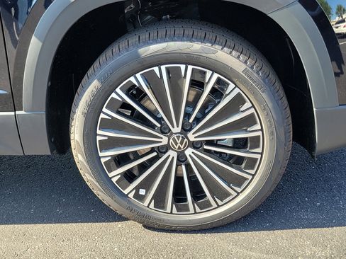 New 2026 Volkswagen Taos SE FWD image 32