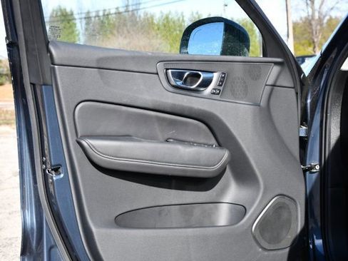 Certified 2025 Volvo XC60 B5 Plus image 10