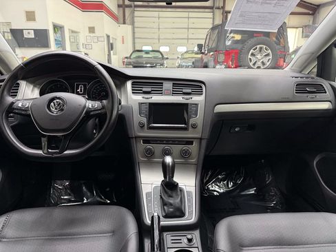 Used 2015 Volkswagen Golf 4-Door FWD image 20