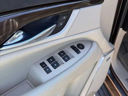 Used 2020 Cadillac Escalade Luxury AWD/4WD image 12