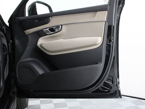 Certified 2025 Volvo XC90 B6 Ultra image 21