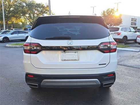 Certified 2025 Honda Pilot Touring image 5