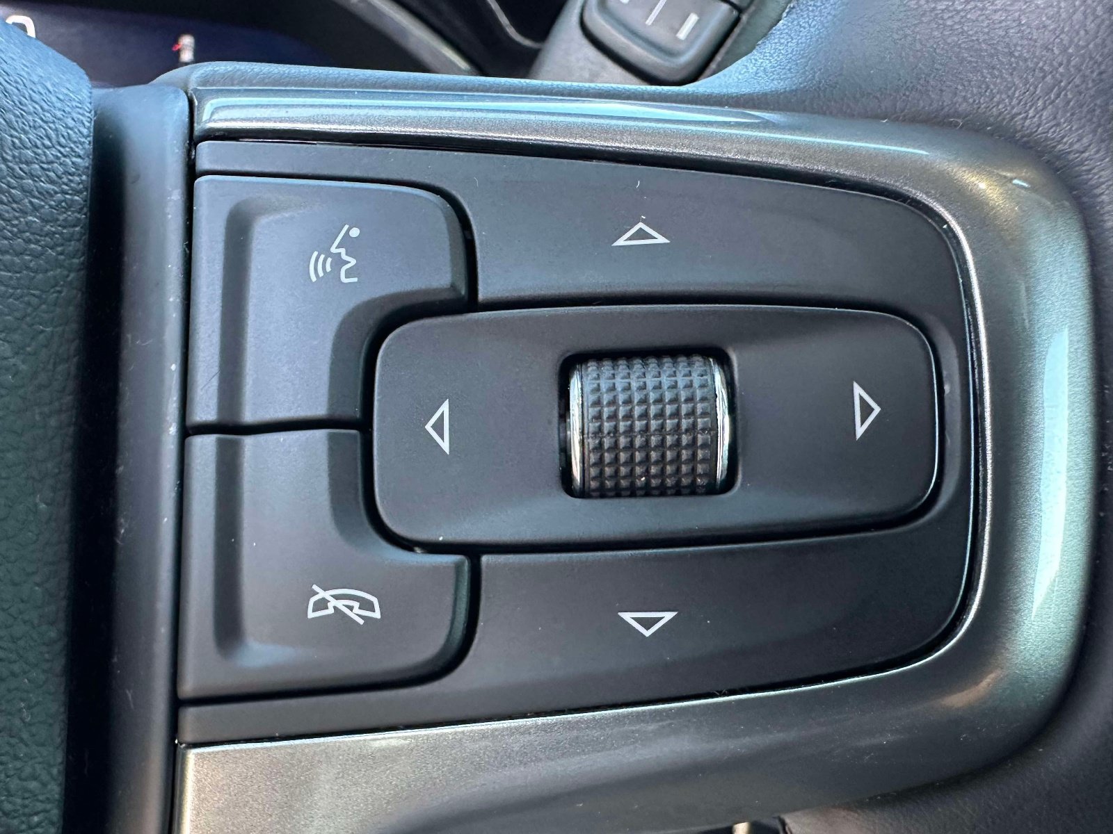 Used 2024 Chevrolet Silverado 1500 LT AWD/4WD image 13