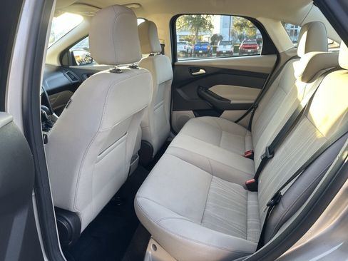 Used 2017 Ford Focus SE image 30
