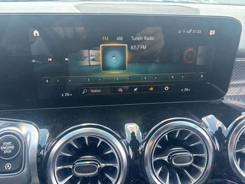 Used 2022 Mercedes-Benz GLB 250 4MATIC image 15