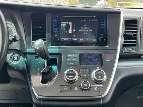 Used 2015 Toyota Sienna SE Premium FWD image 26