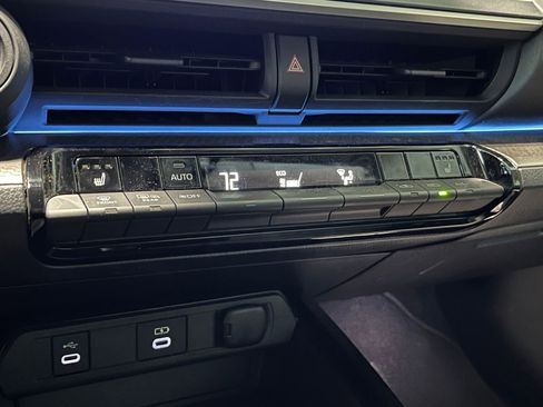 Used 2026 Toyota Prius XLE FWD image 25