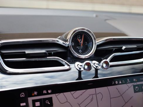 Used 2023 Bentley Bentayga Extended Wheelbase image 43