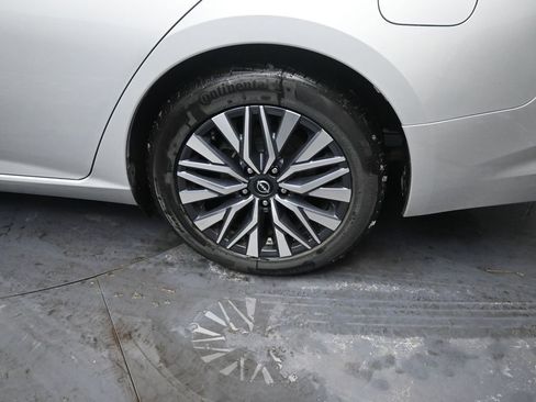 Used 2024 Nissan Altima 2.5 SV image 14