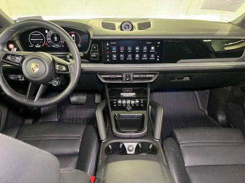 Certified 2025 Porsche Cayenne Coupe AWD/4WD image 26