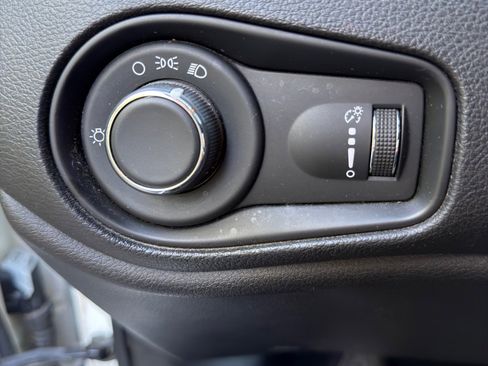 Used 2017 Jeep Renegade Sport w/ Power & Air Group FWD image 34