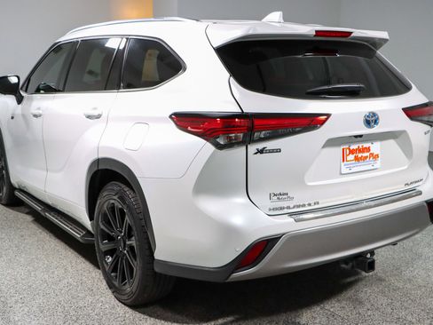 Used 2023 Toyota Highlander Platinum FWD image 9