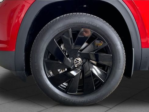 Used 2025 Volkswagen Atlas Cross Sport SE FWD image 11