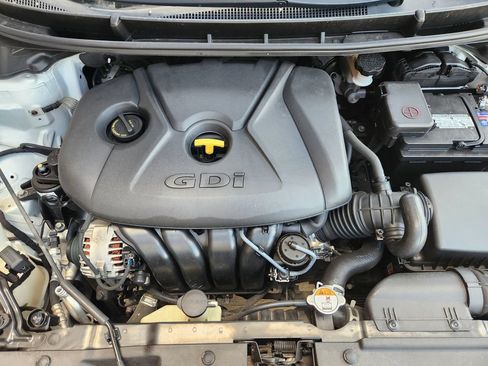 Used 2016 Hyundai Elantra GT FWD image 32