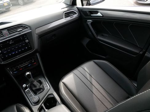 Certified 2024 Volkswagen Tiguan SE AWD/4WD image 11